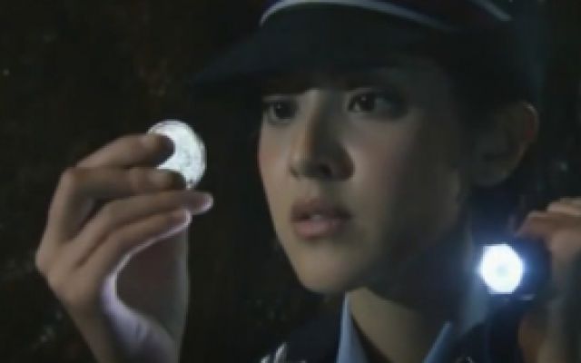 张保仔：山洞坍塌，美女警官入洞救人，却意外发现了一枚神奇的古钱币！