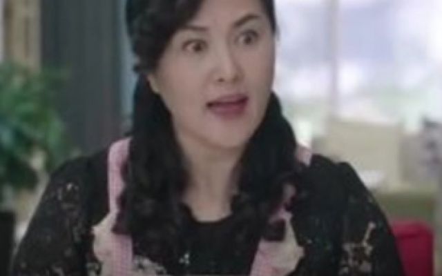 李慧芬想宴请徐然，同时把冯先进支开，不料被他听到