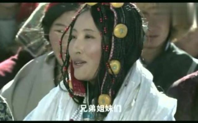 雪域天路：藏族美女终和心上人结婚，开大车向恩人敬酒！