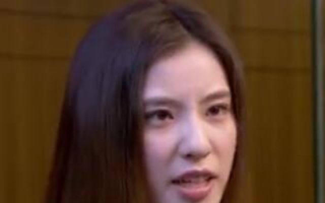 美女看见男友被通缉，竟发现与哥哥有关，下秒直接懵了